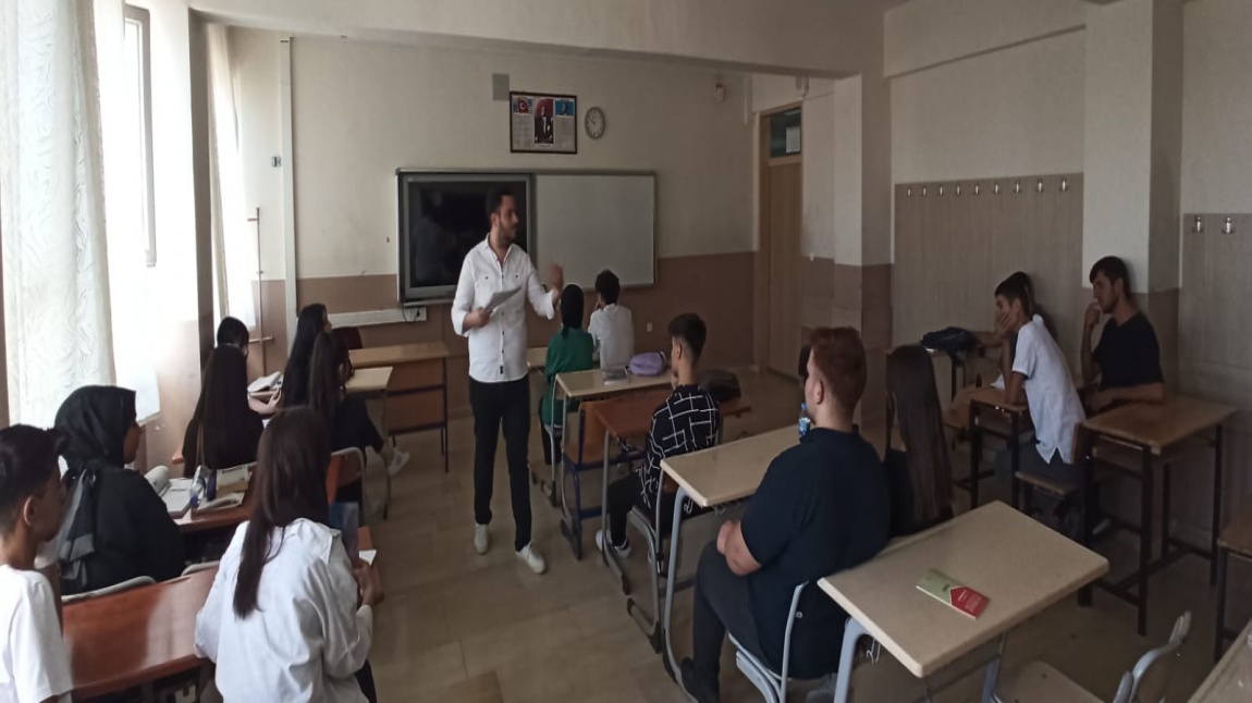 12. Sınıf öğrencilerimize yönelik '' Verimli Ders Çalışma Teknikleri  '' hakkında seminer yapılmıştır.
